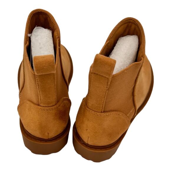 Girls lug sole  chunky heel Chelsea ankle boots. Round toe size 9 girls. B10 - Picture 4 of 8